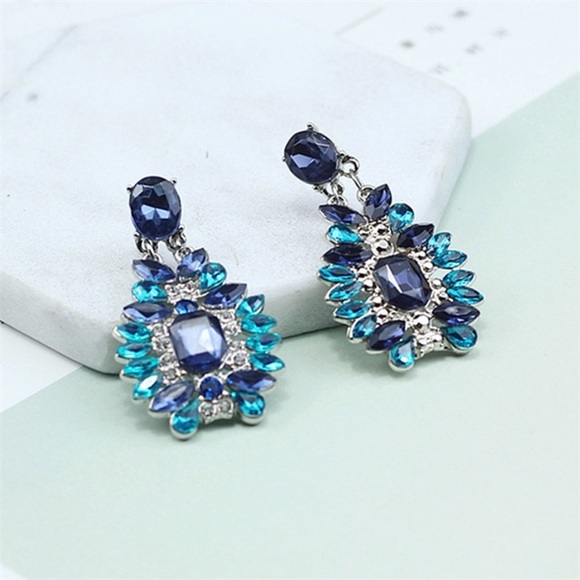 NEW💙💎BEAUTIFUL SAPPHIRE SKY BLUE RHINESTONES💎💙 - Picture 4 of 8